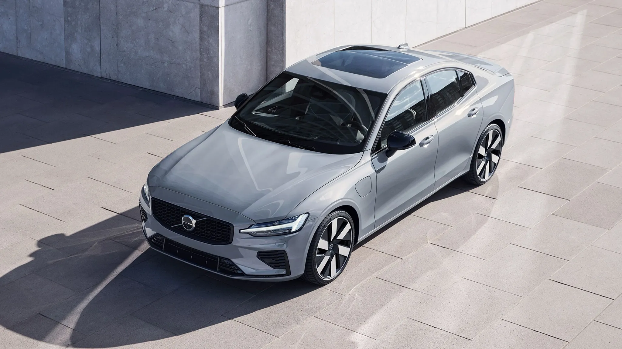 1 2025 Volvo S60 front view