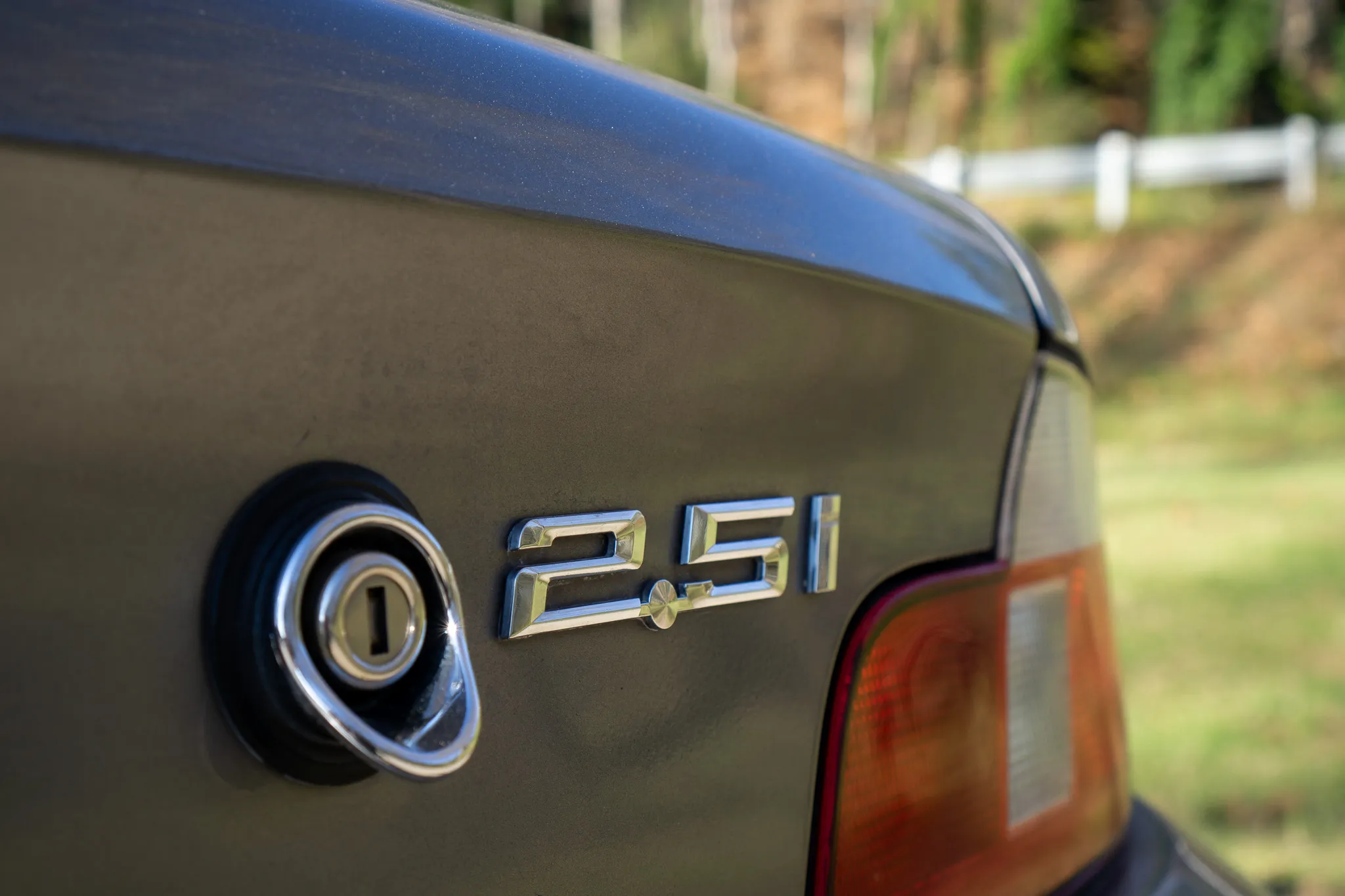 2001 BMW Z3 2-5-i trunk badge