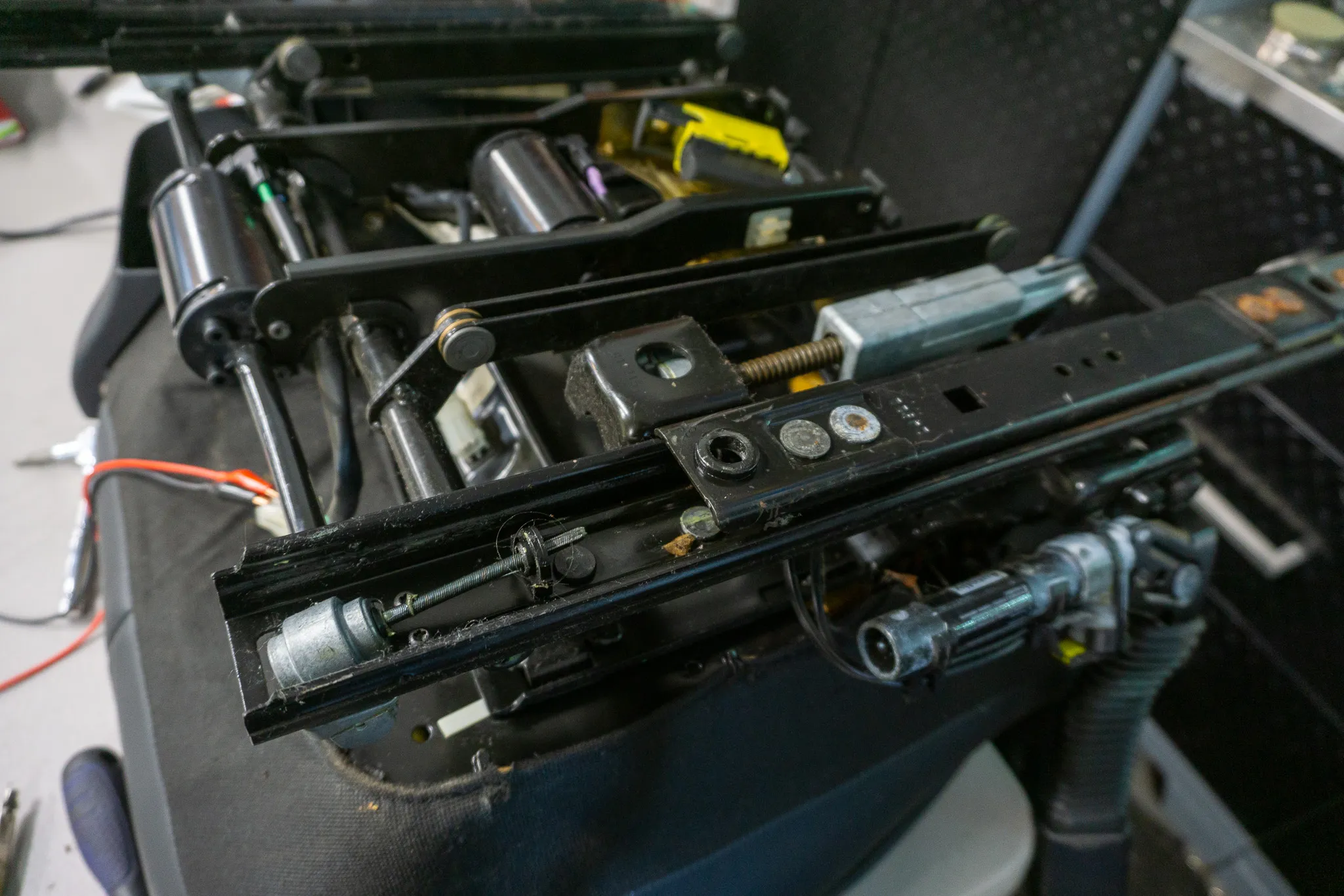 2001 BMW Z3 seat rail