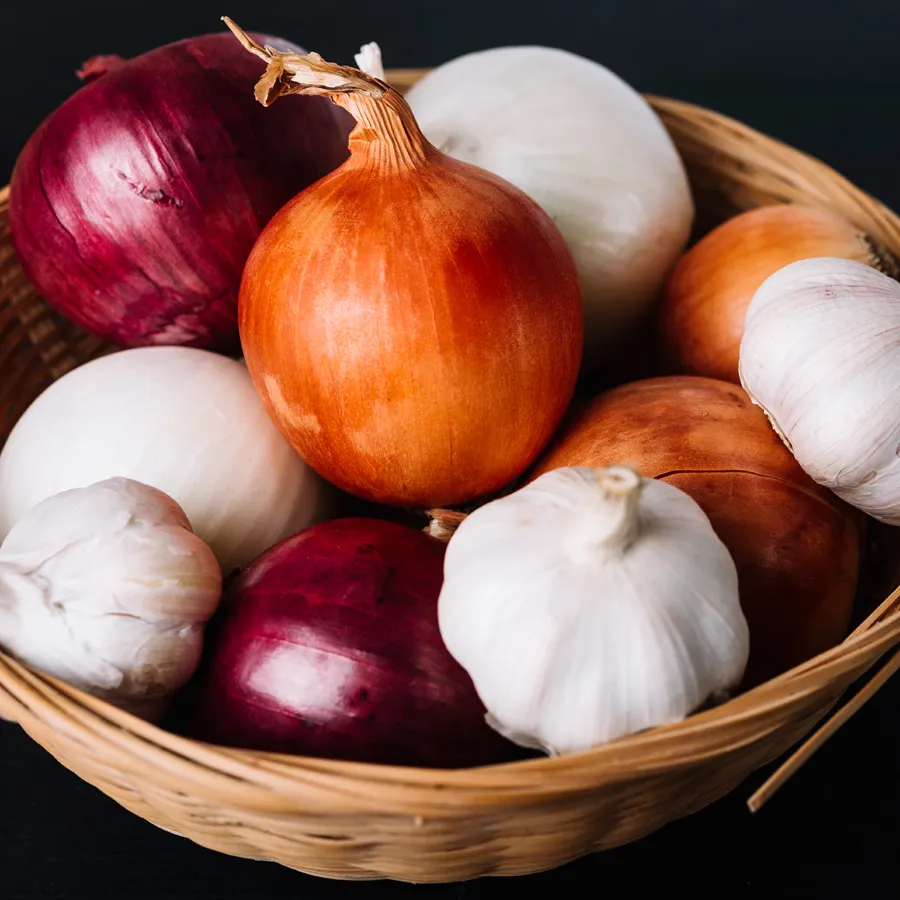 A warning sign with garlic and onions