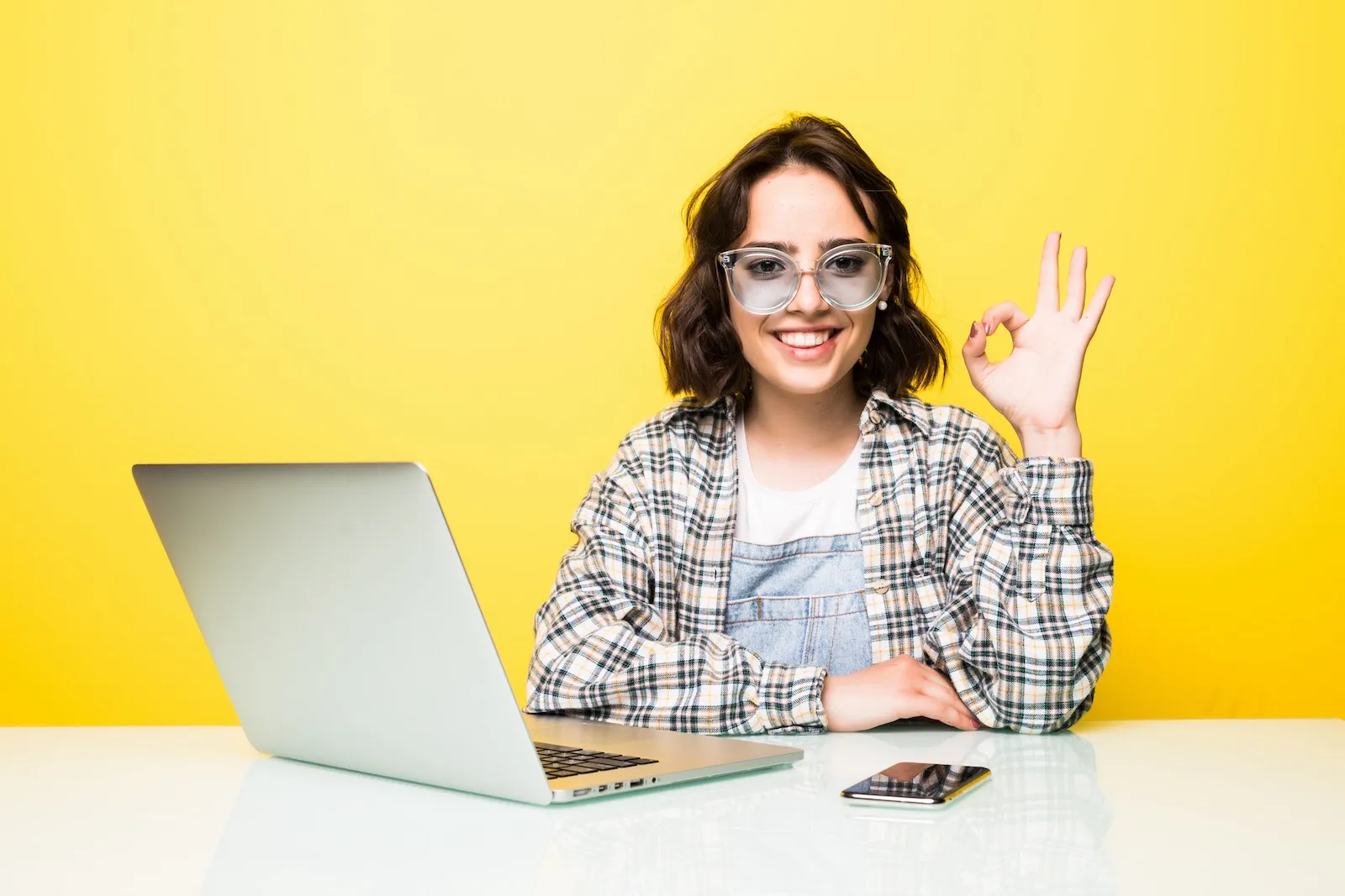 An office manager uses office management software for employee scheduling