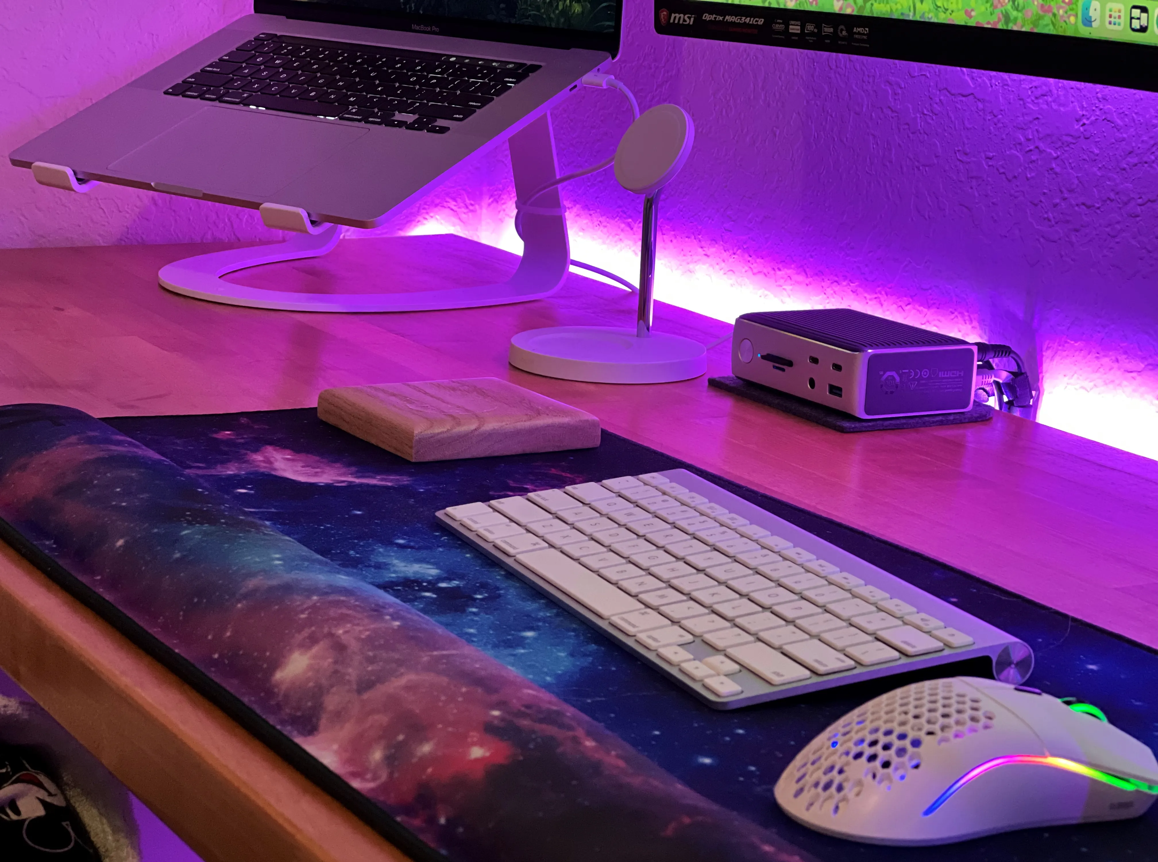Anker Thunderbolt 3 Dock and Belkin 2 in 1 Charger for the couples gaming desk