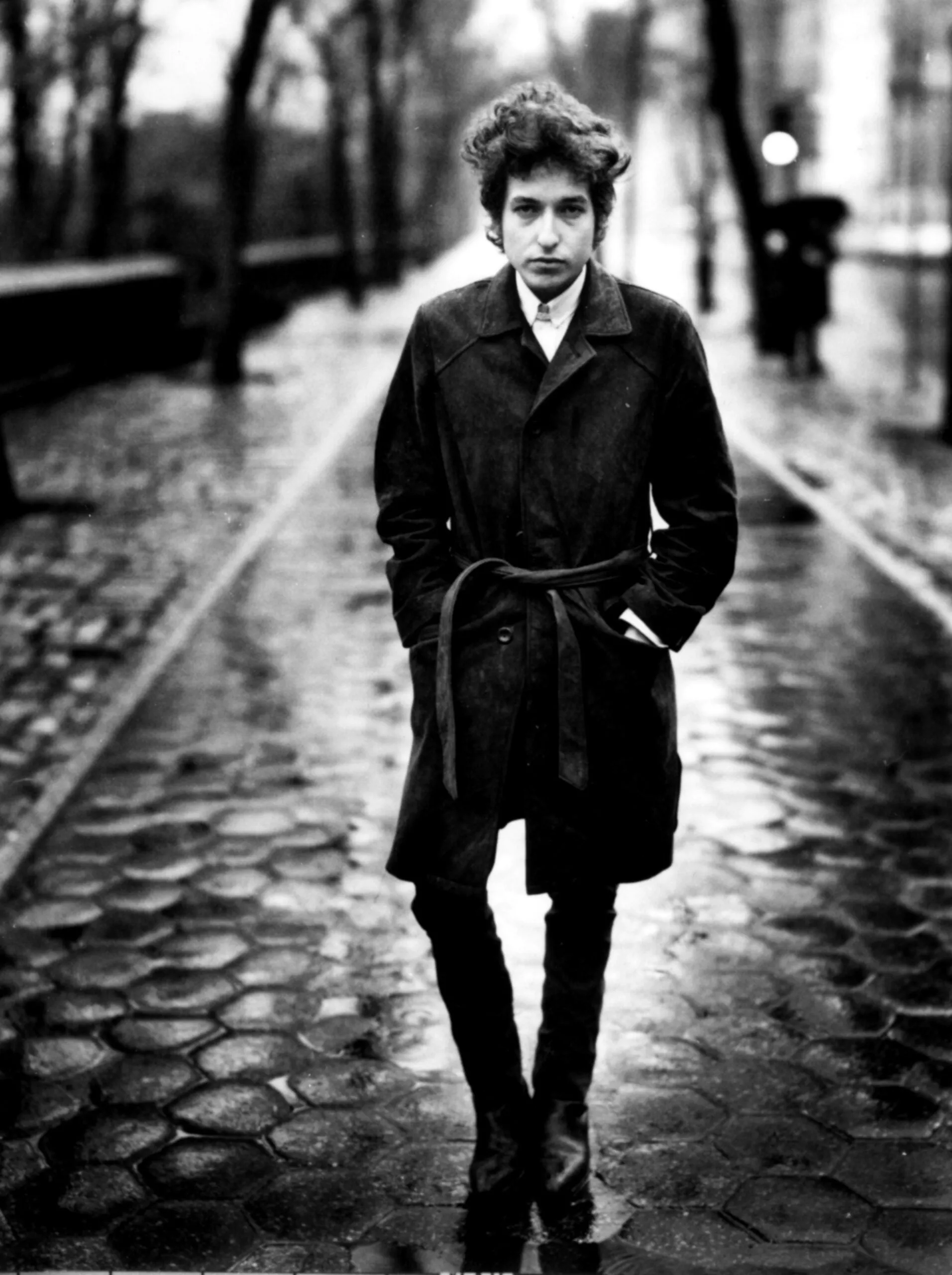 Bob Dylan performing in 1965