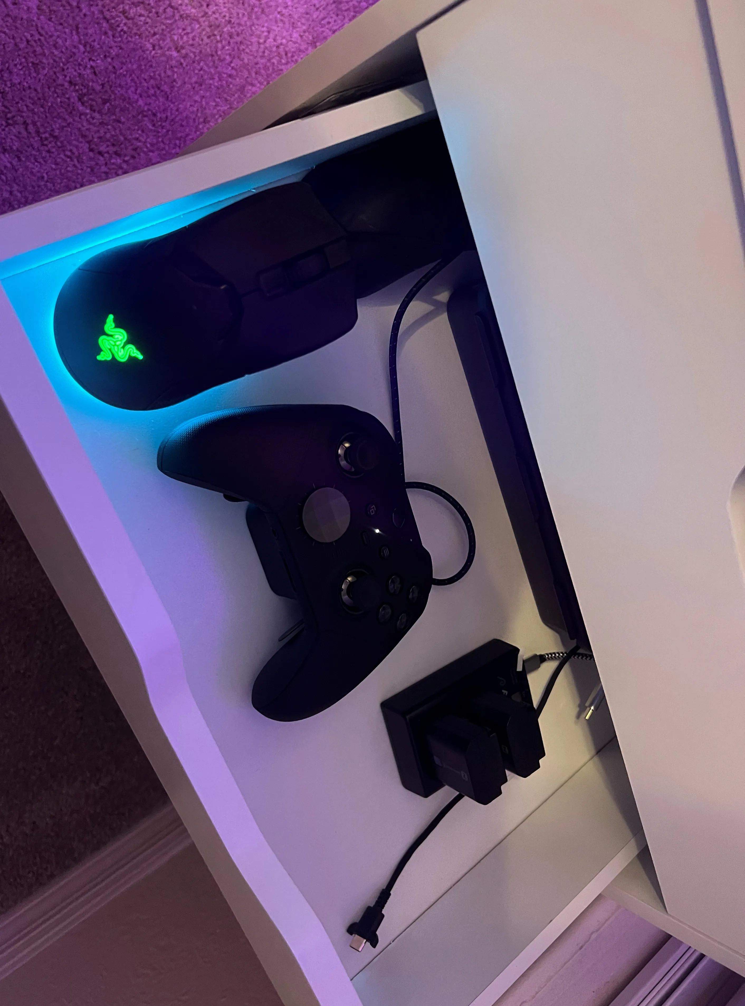 Charging drawer for accessories