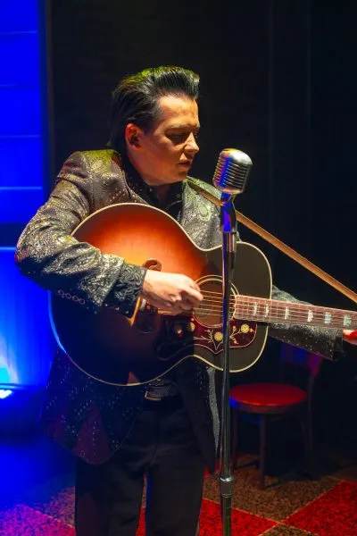 Cliff Wright as Johnny Cash in the smash Branson hit show
