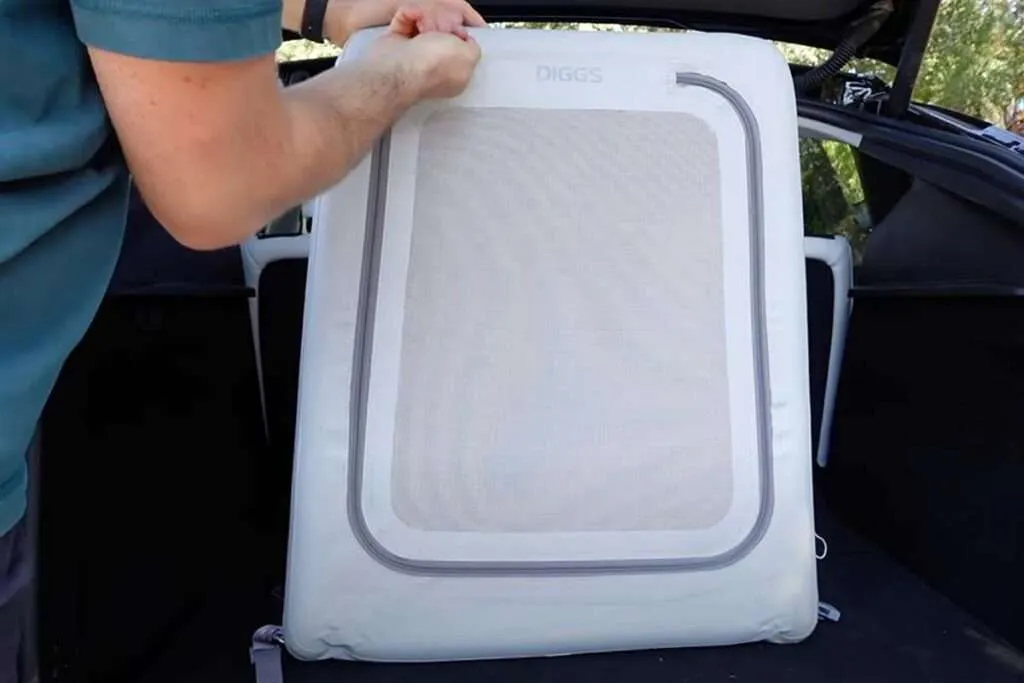 Diggs Enventur in Tesla Model Y