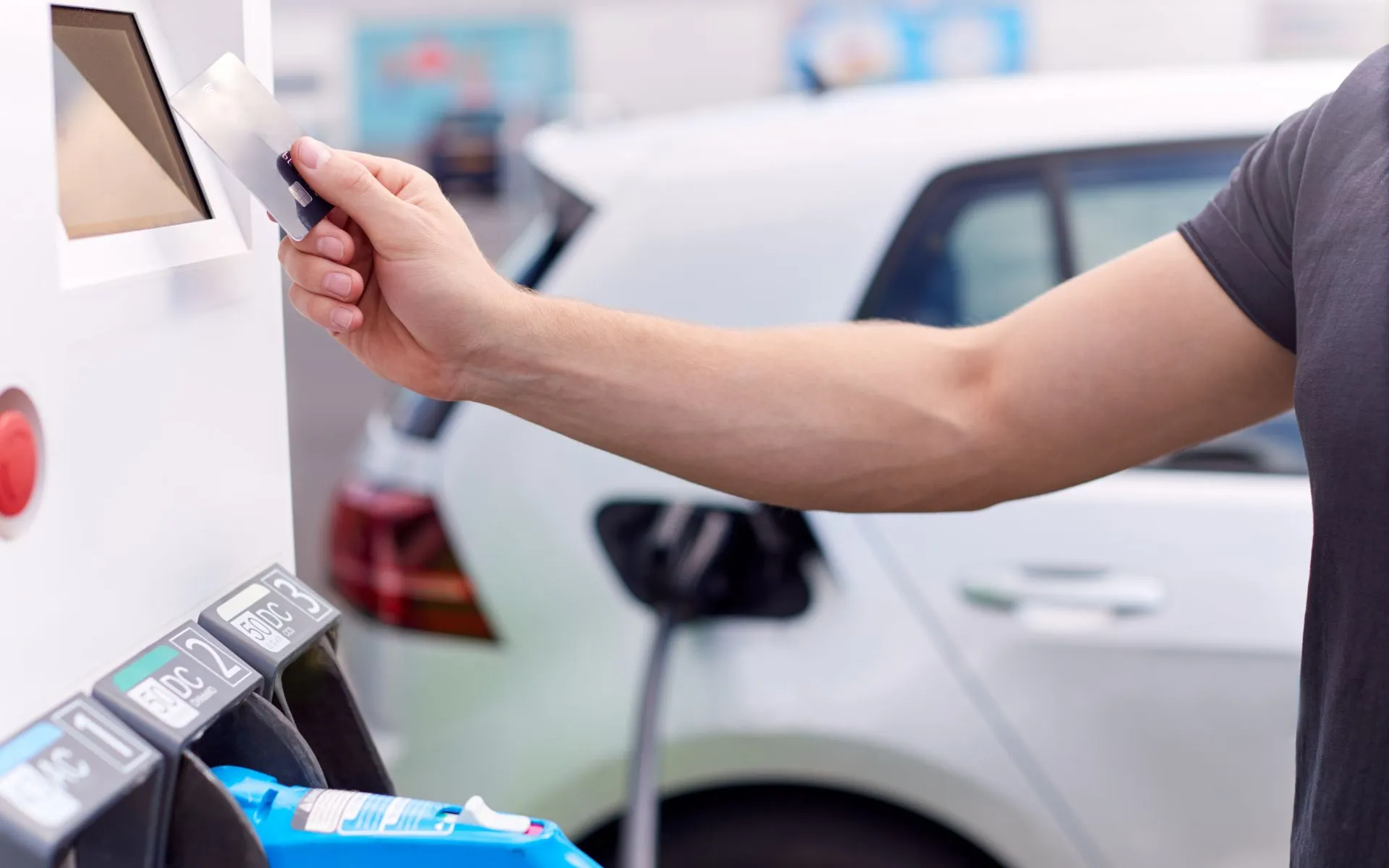 Electric vehicle charging at home and public stations, comparing cost efficiency.