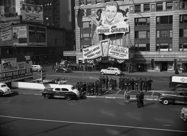 Frank Sinatra at Paramount Theater
