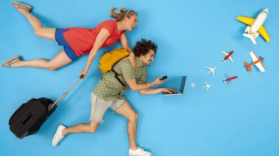 Graphic Best Covid-19 Travel Insurance Plans: Illustrating how to be prepared for unexpected challenges in business.