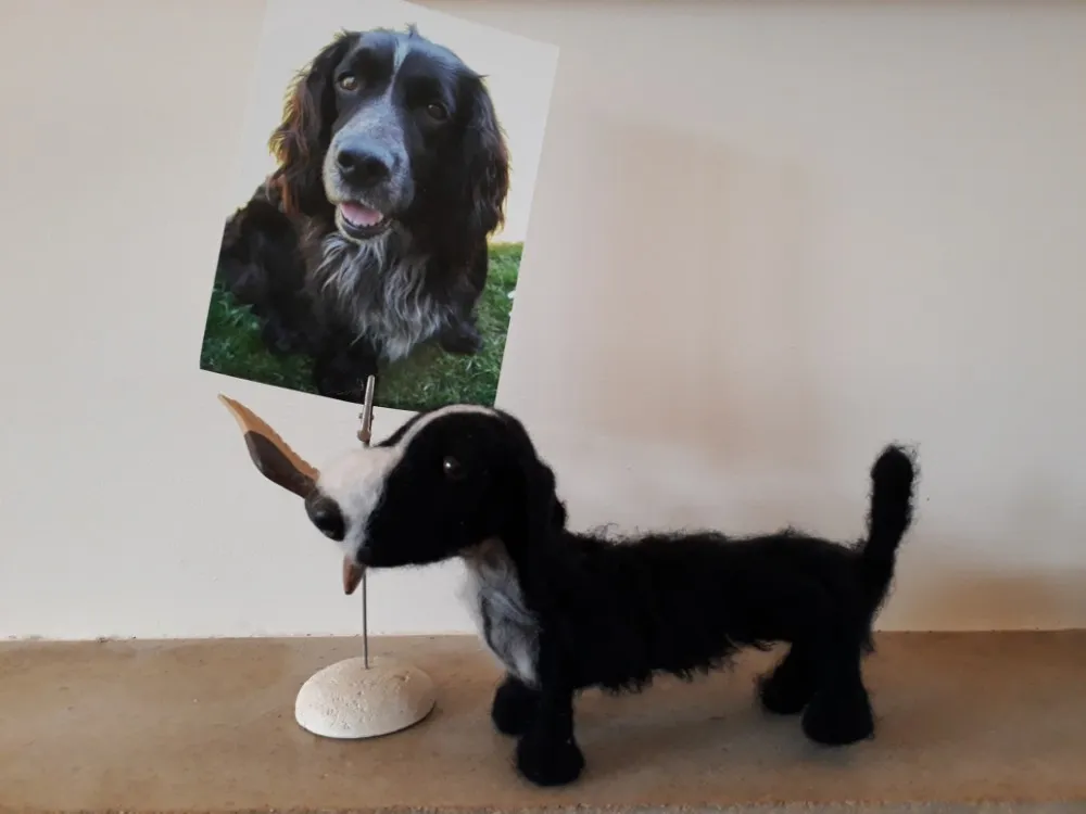 Greytfelties felt miniature of a dog