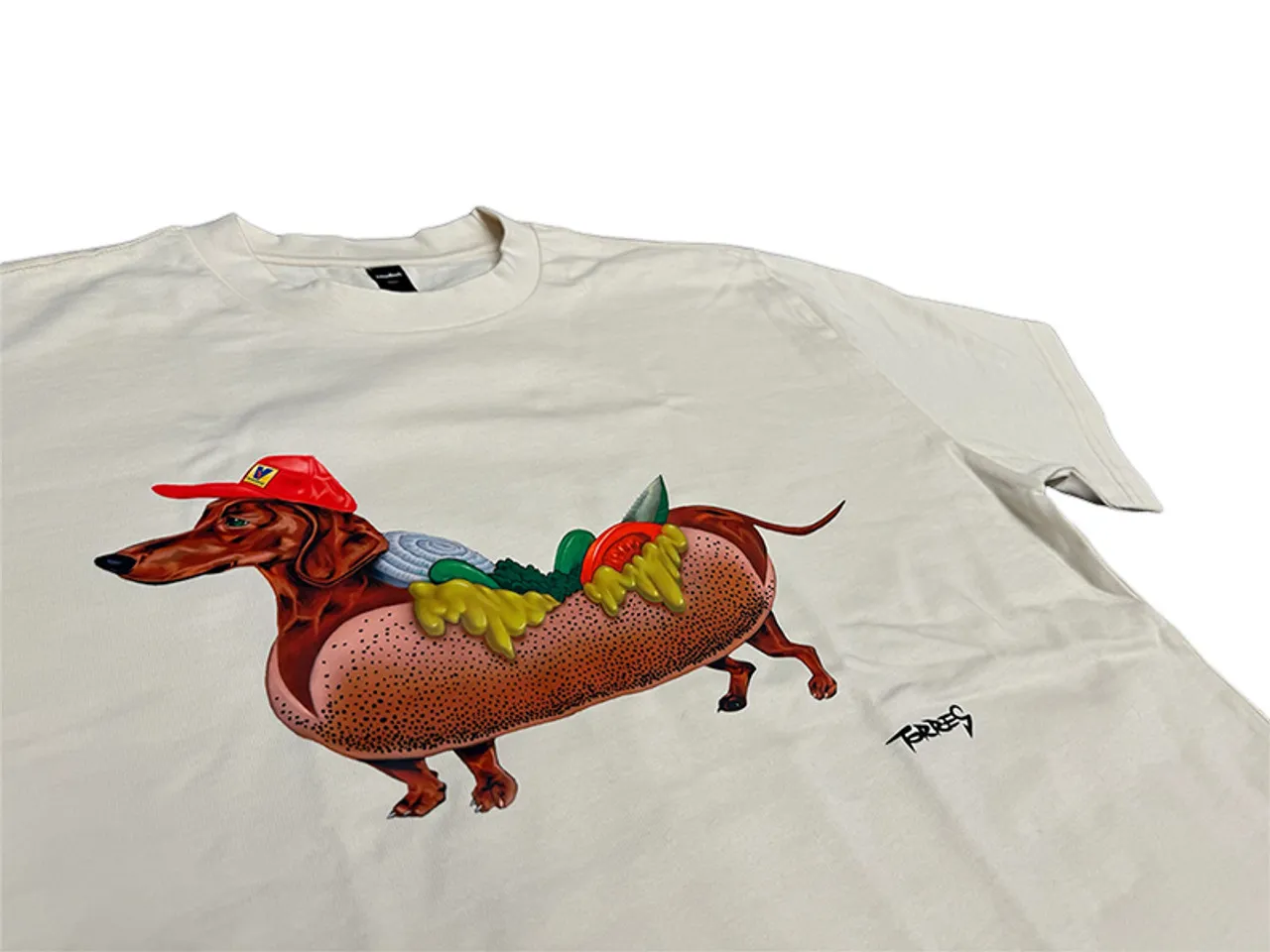Illustration of a friendly Dachshund wearing sunglasses and a T-shirt that says "Sausage Dog Summer"