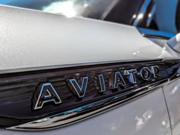 Lincoln Aviator car side view