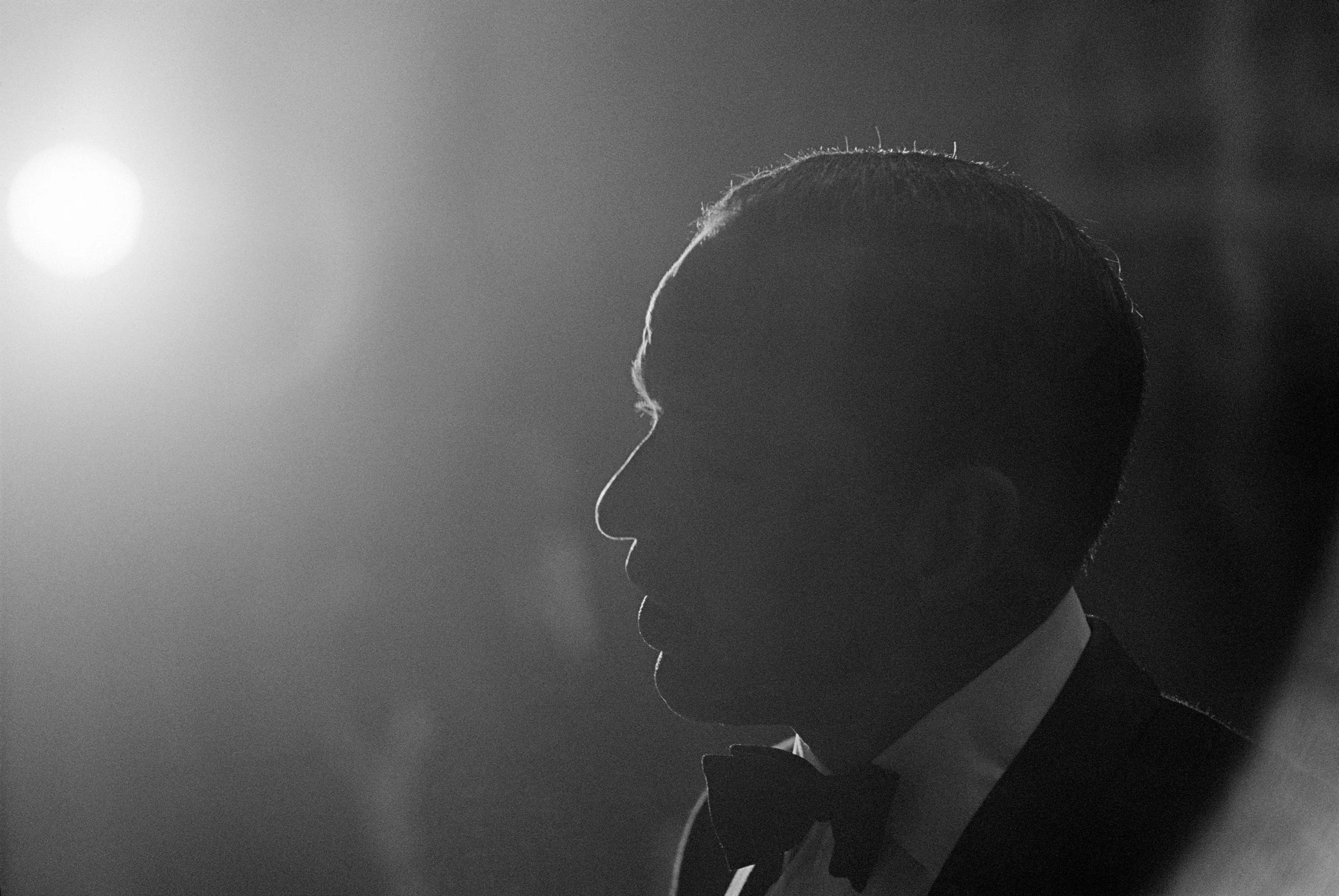 Monochrome, Style, Light, Monochrome photography, Black-and-white, Backlighting, Lens flare, Portrait,