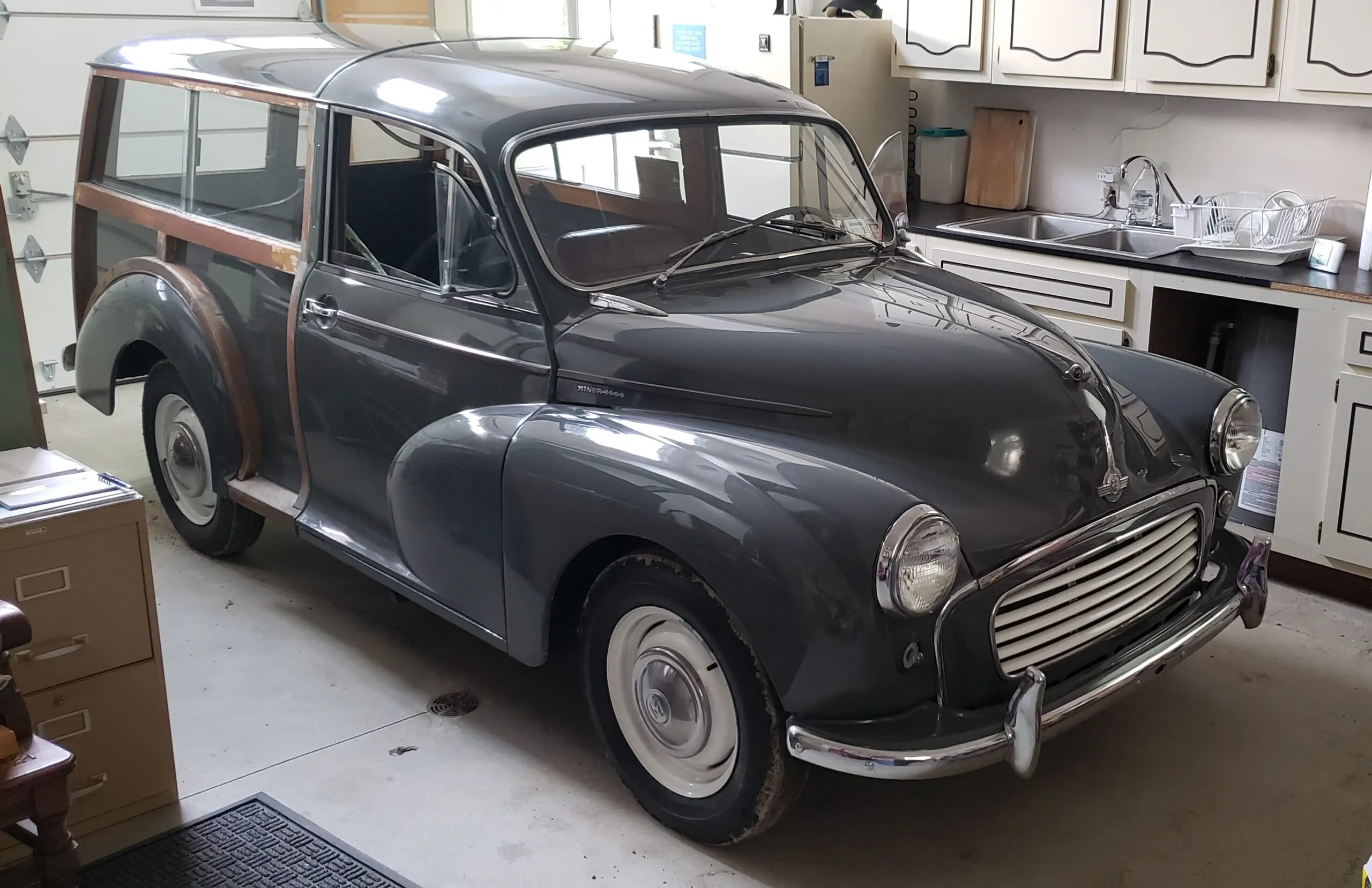 Morris Traveler family car front three quarter