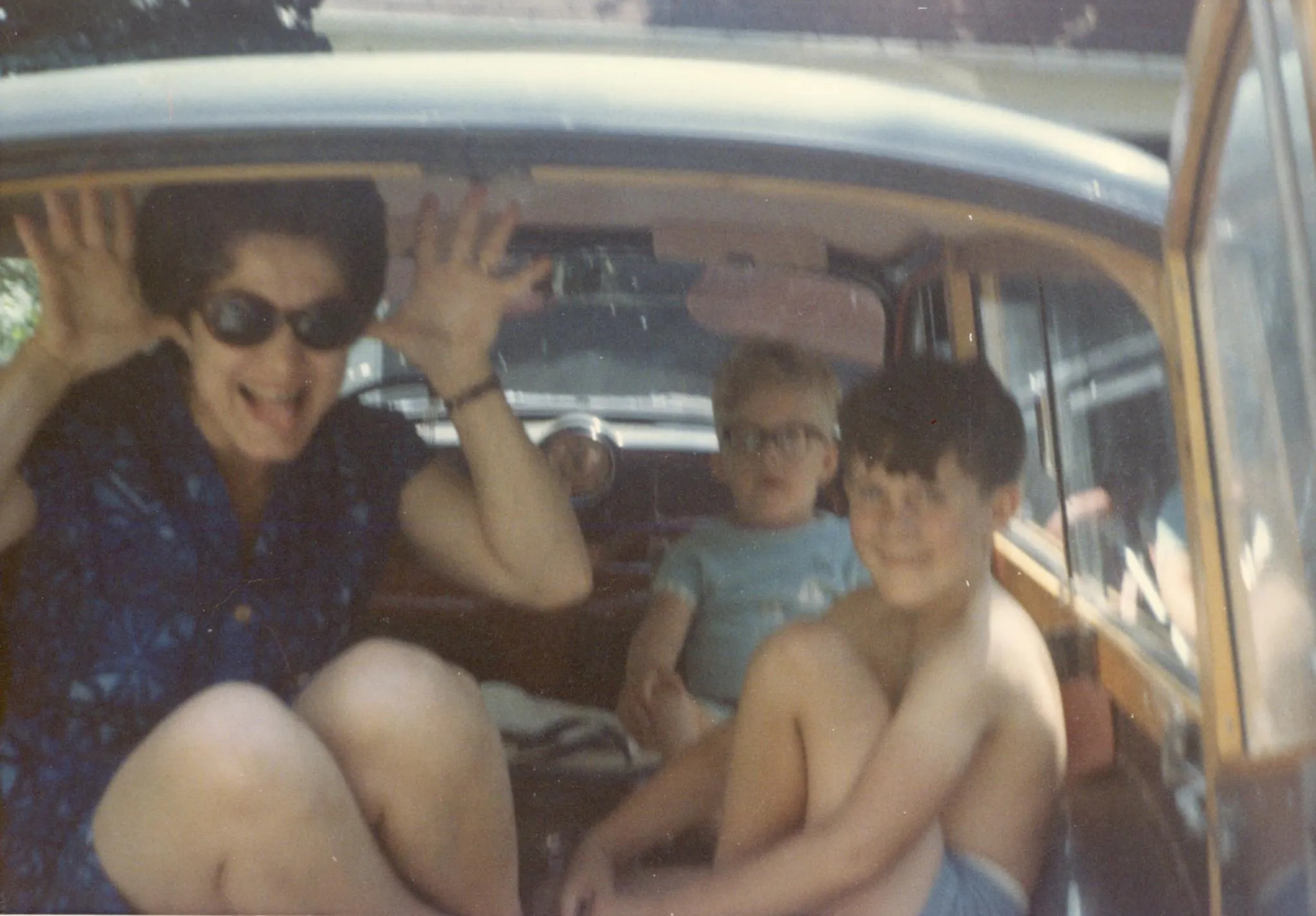 Morris Traveler family car people