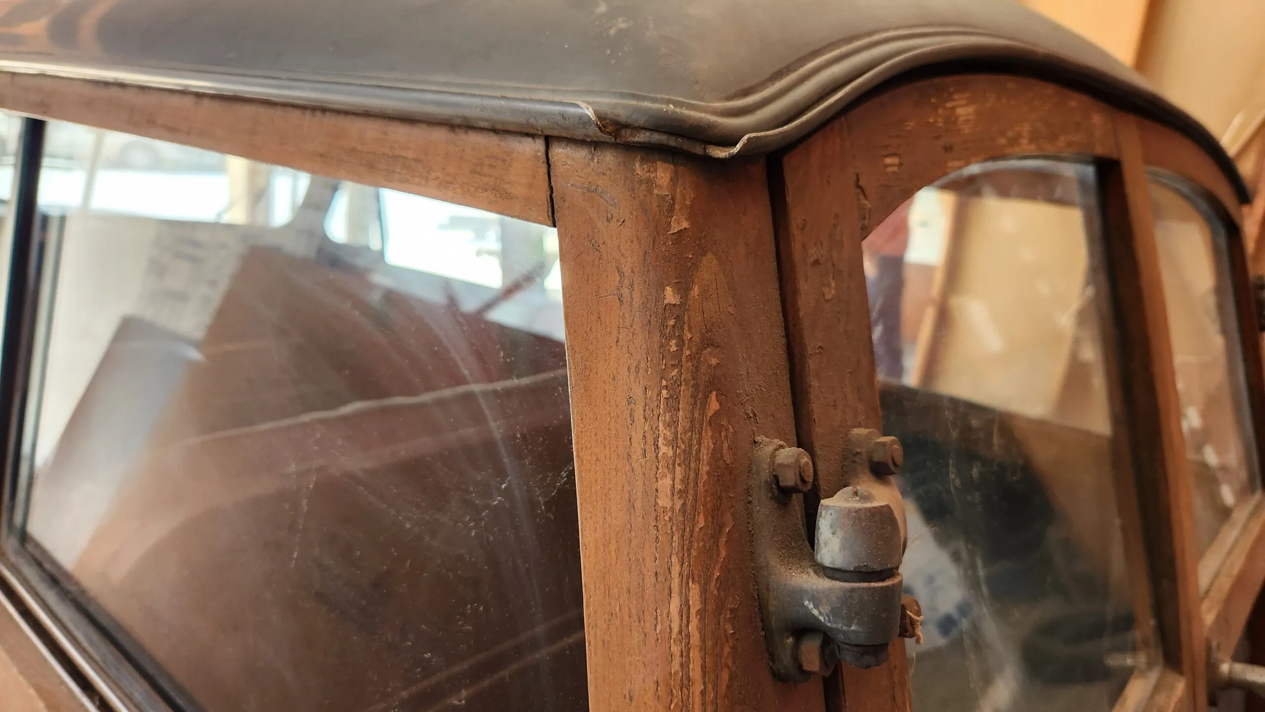 Morris Traveler project car cabin