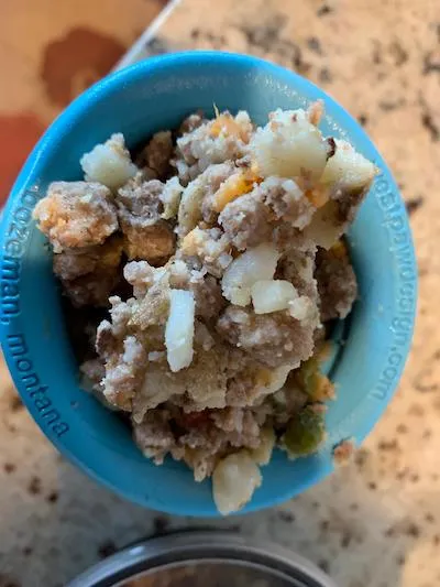 Office dogs' meal mixtures in their Toppl