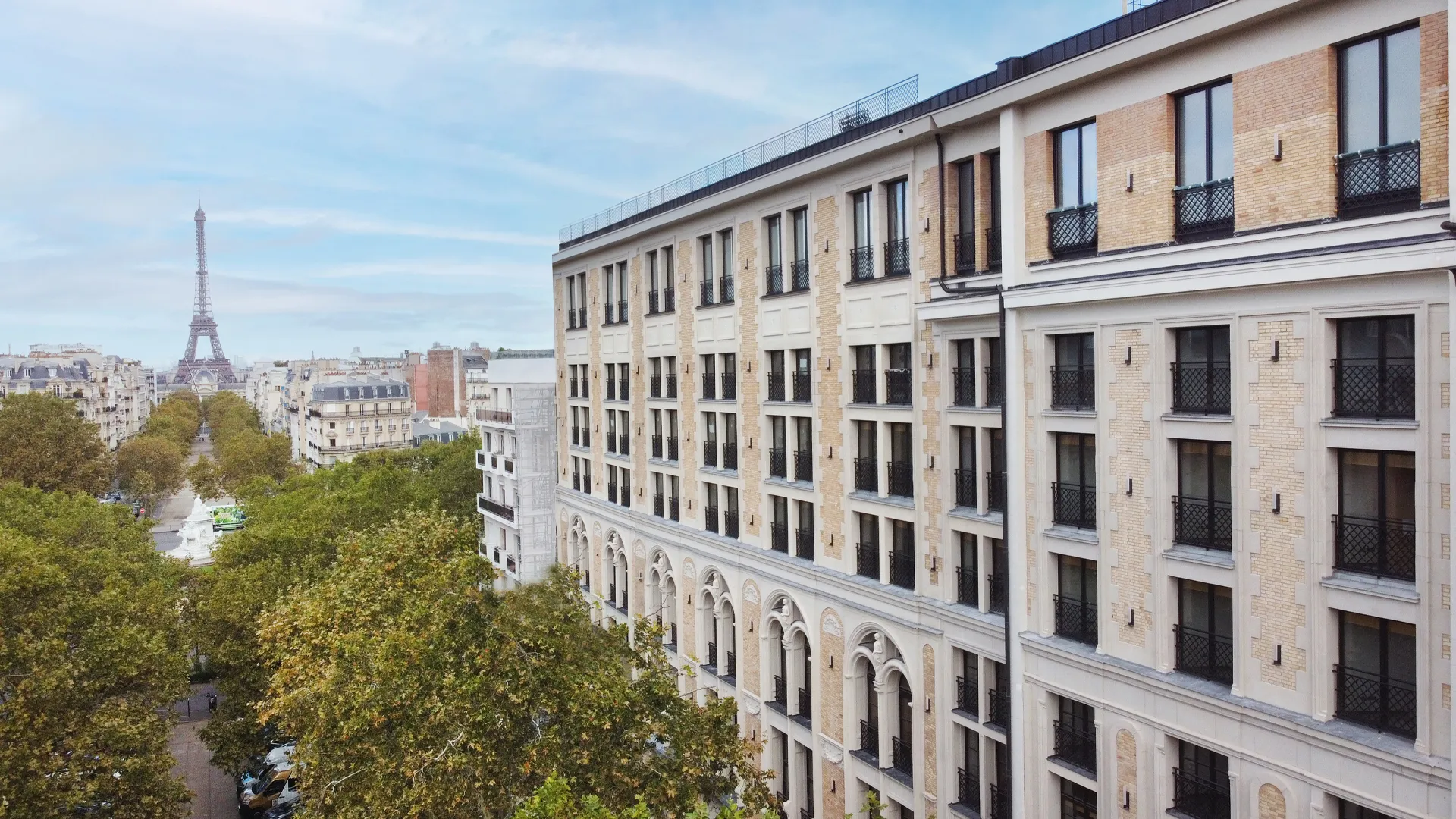 Sax Paris, LXR Hotels & Resorts - Facade Daytime, view of Eiffel Tower