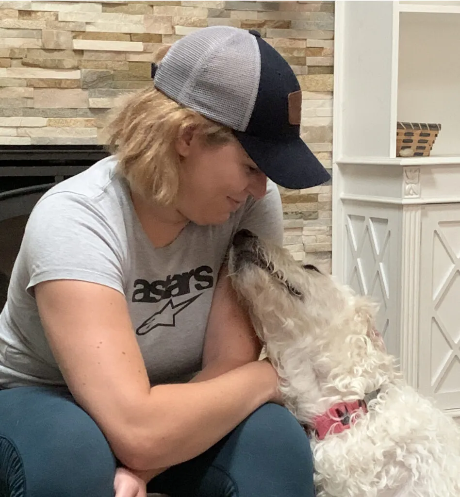 Taylor Miller, veterinary assistant and aspiring veterinary technician providing dedicated pet sitting