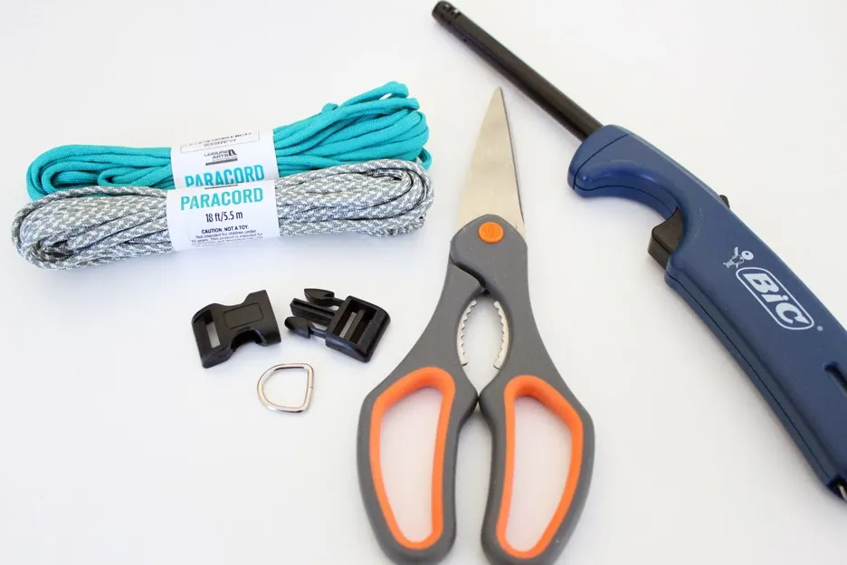 The ends of the paracord are threaded through one part of a side-release buckle, forming a loop.