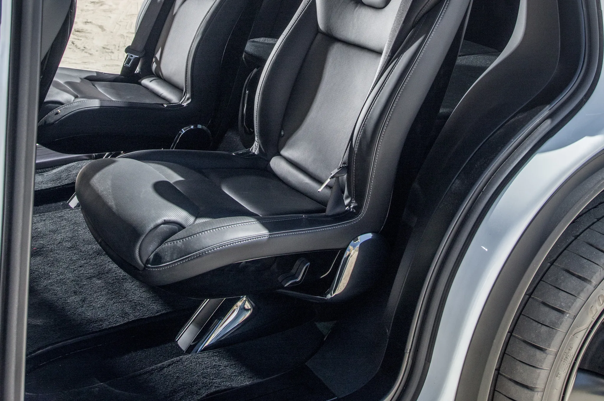 Unique monopost seating arrangement in the Tesla Model X, offering versatile cabin space