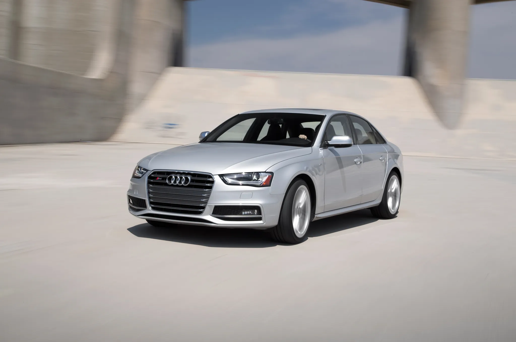 2013-Audi-S4-front-three-quarter-in-motion1