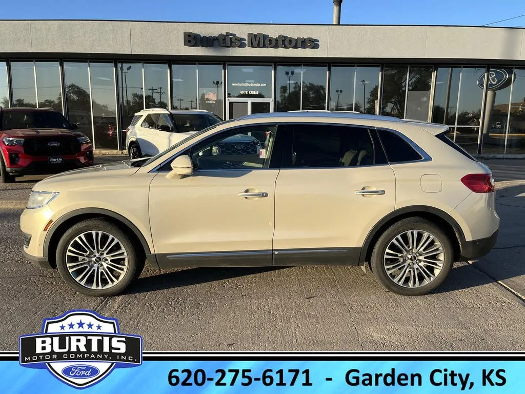 2016 Lincoln MKX Reserve FWD parked in a lot