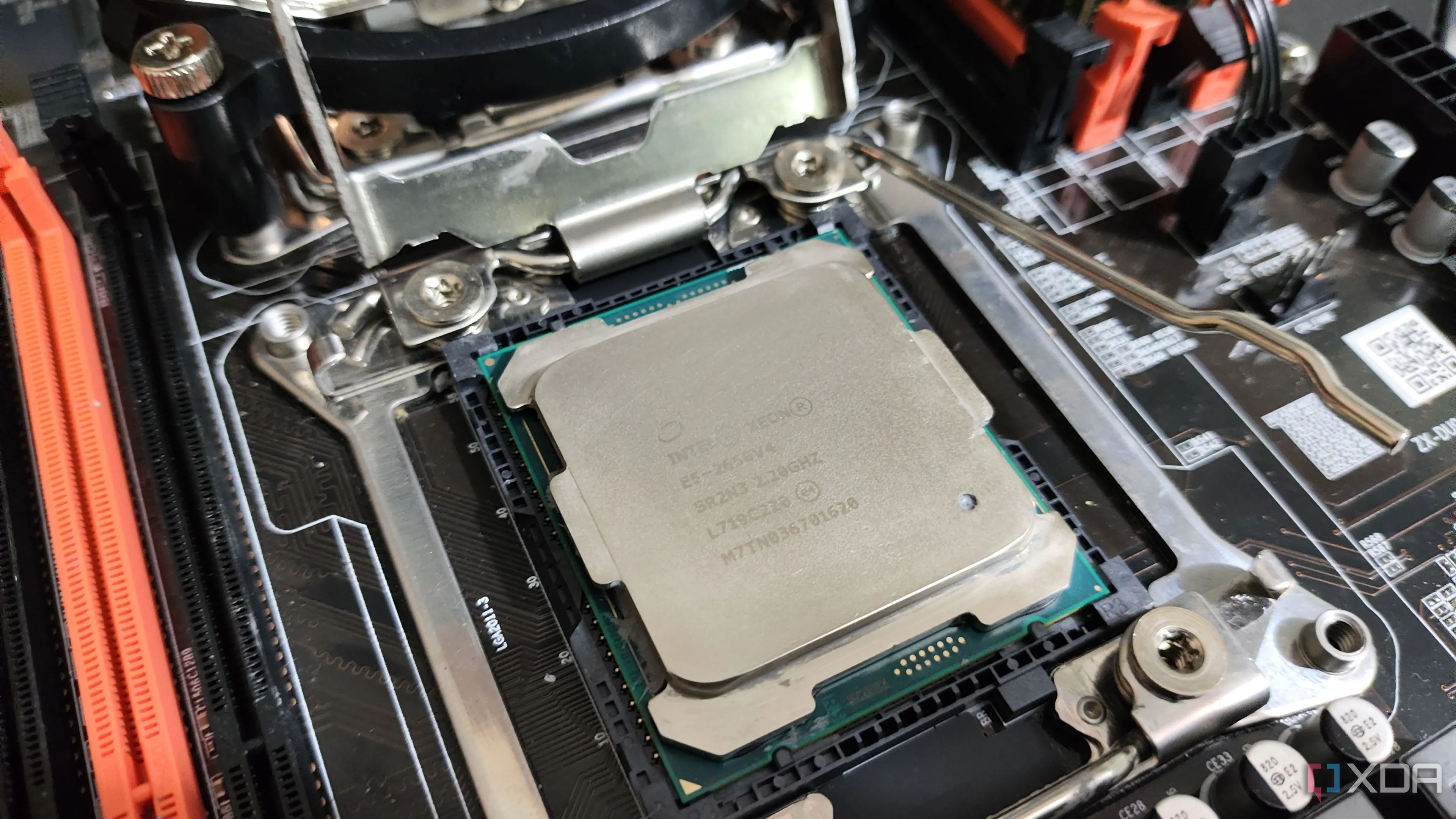 A server-grade Intel Xeon E5-2650 v4 processor