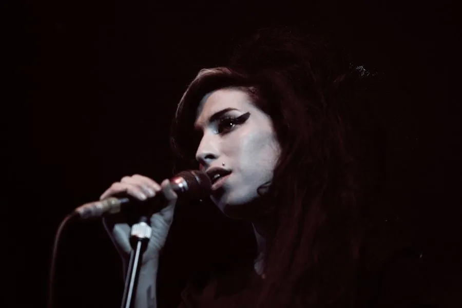 Amy Winehouse in her final recording session (Credit: Alamy)
