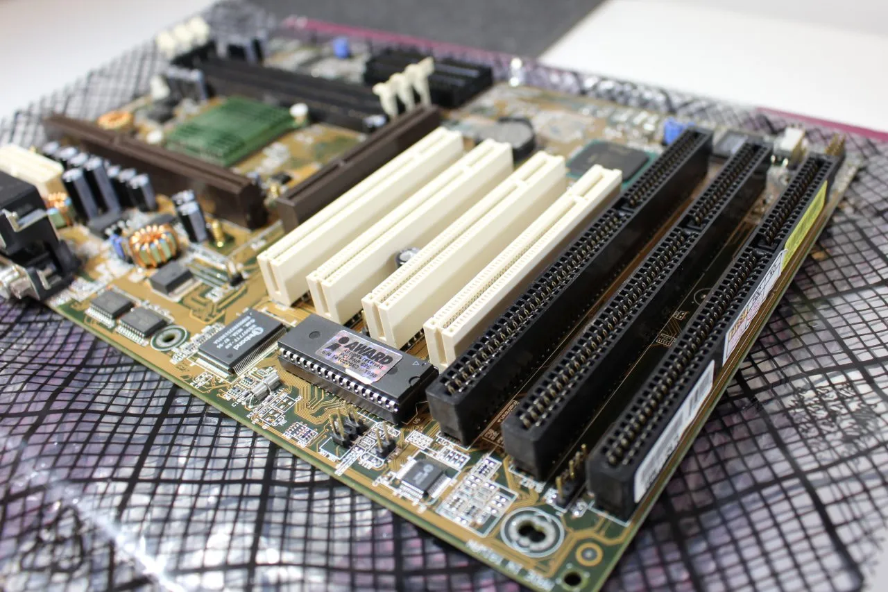 Asus P2B ISA slots