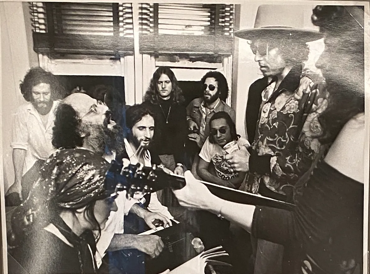 Bob Dylan visits Allen Ginsberg's apartment in 1975