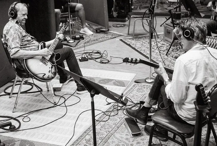 Boz Scaggs and Charlie Sexton jamming on Jimmy Reed tunes