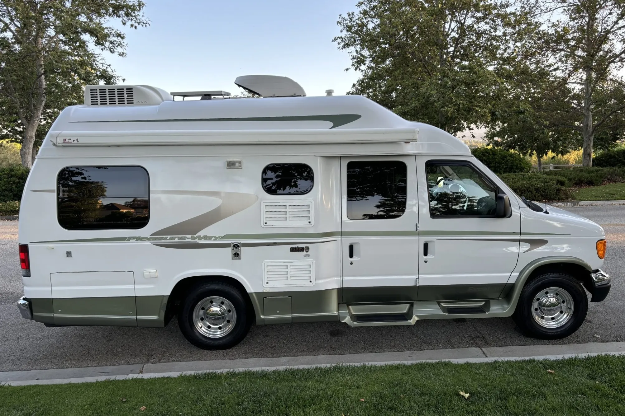 Exterior View of the 2006 Pleasure-Way Excel TS