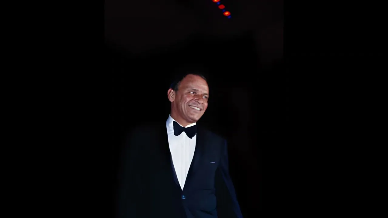 Frank Sinatra performing at the 1970 Chicago benefit