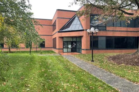 Front entrance of Leesburg