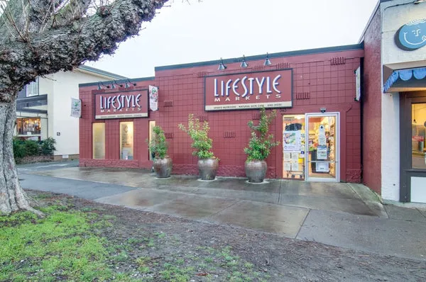 Front exterior of Lifestyle Markets Cook Street store, showcasing its inviting entrance