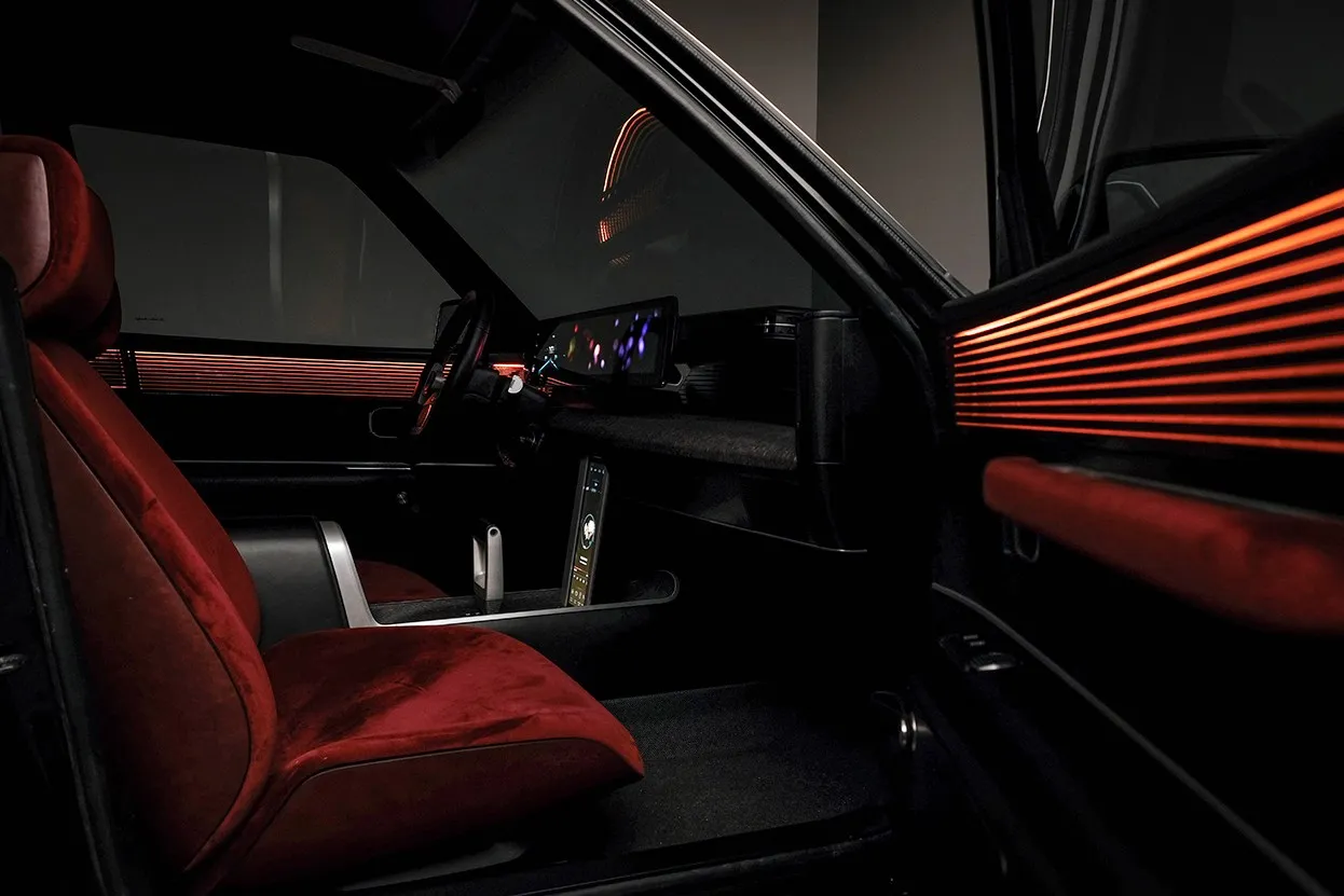 Hyundai Grandeur interior red