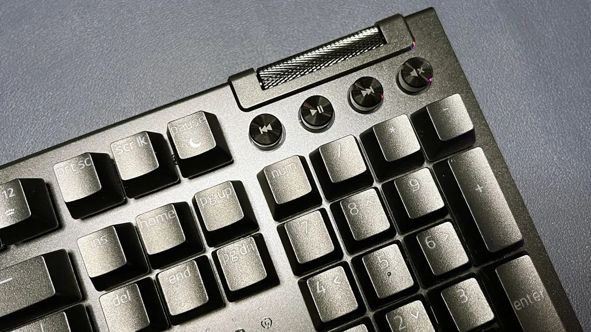 Media controls on Razer BlackWidow V4 Pro corner