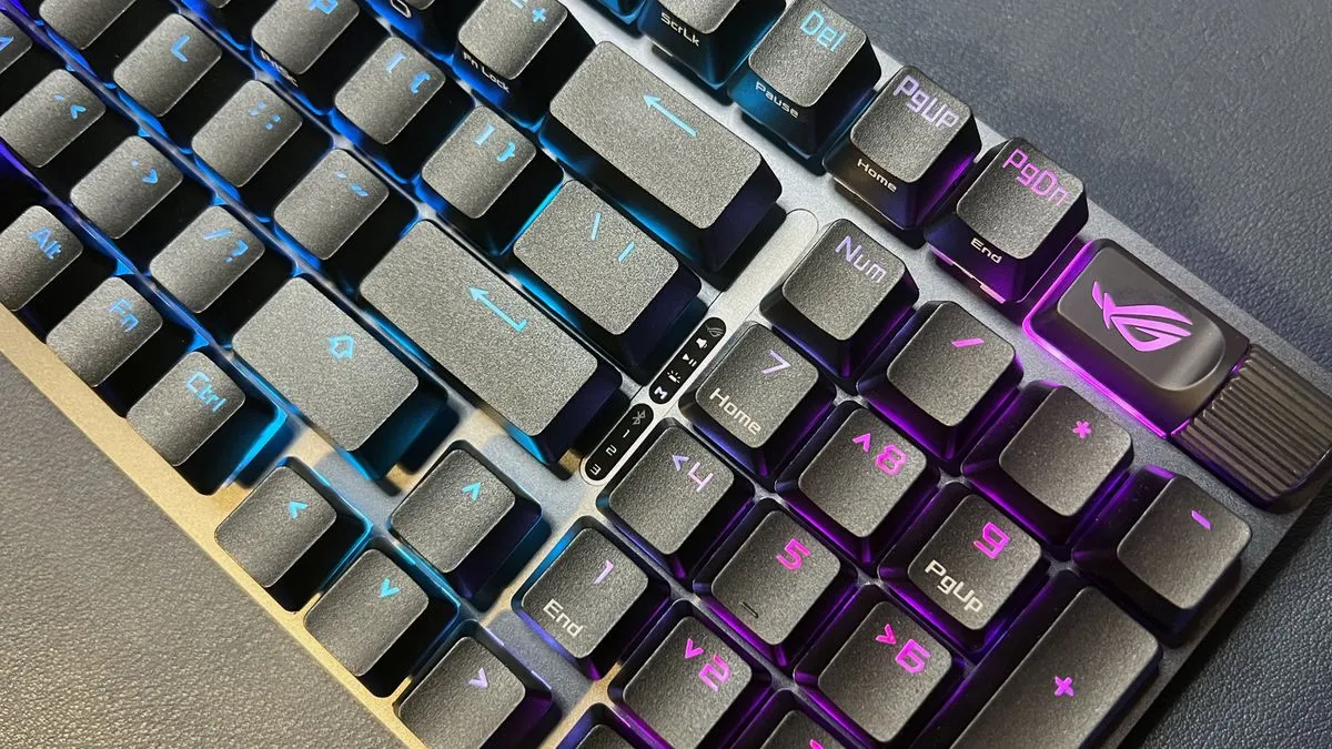 Numberpad detail on Asus ROG Strix Scope II 96 Wireless keyboard