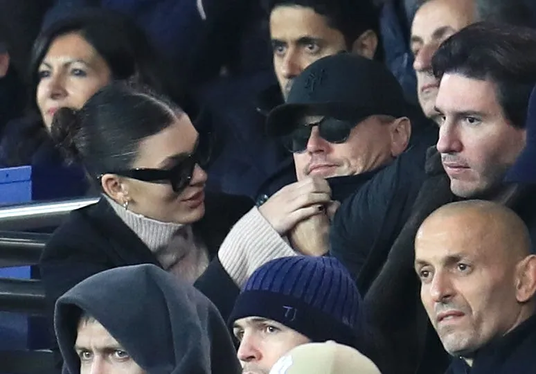 People, Selfie, Photography, Event, Photobombing, Bodyguard, Gesture, Crowd,