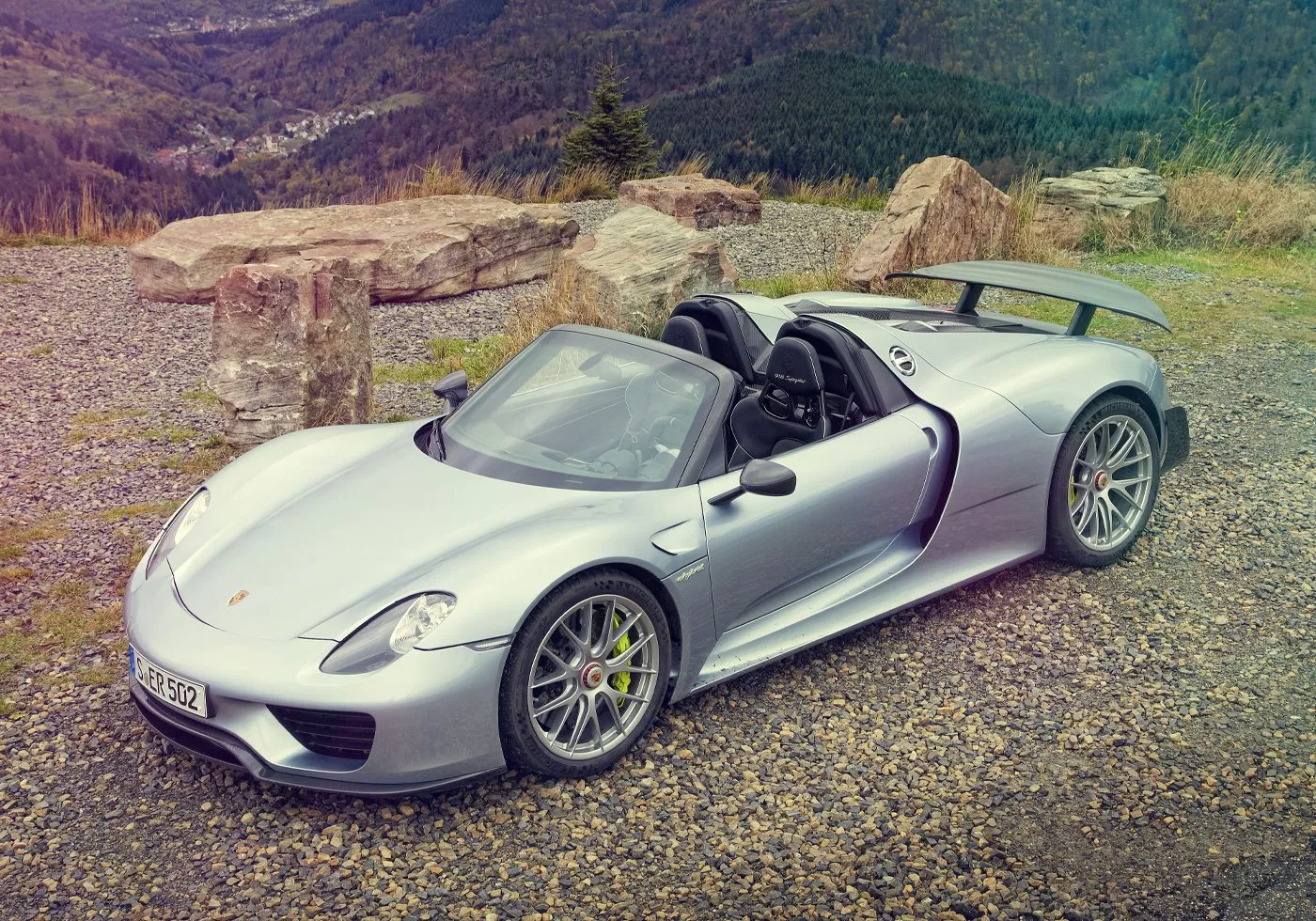 Porsche 959 supercar highlighting all-wheel drive tech