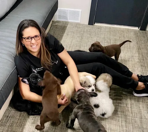Portrait of Bridget Barthelemy, DVM, expert in internal medicine for pets