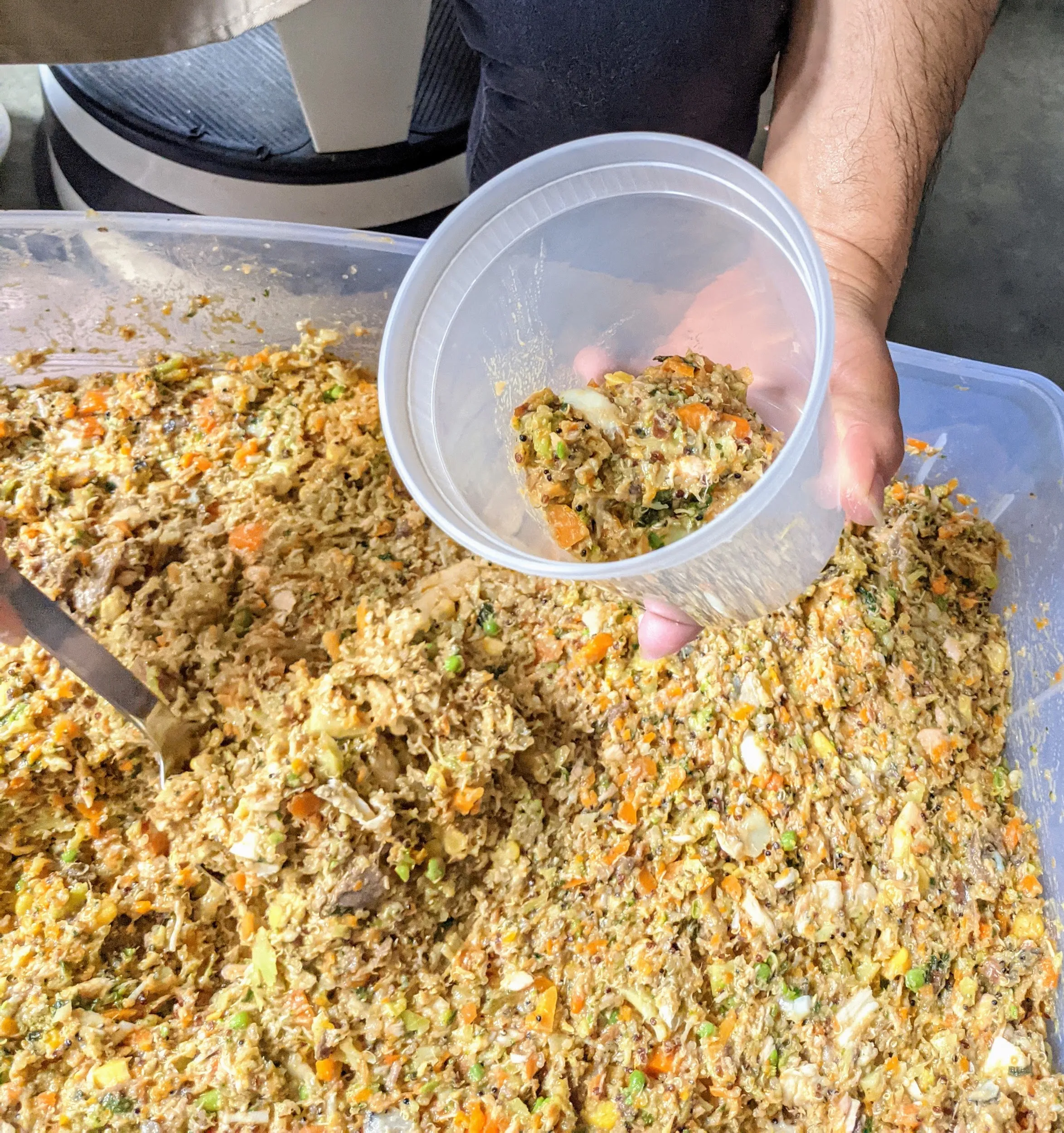 Scooping food into containers without spilling