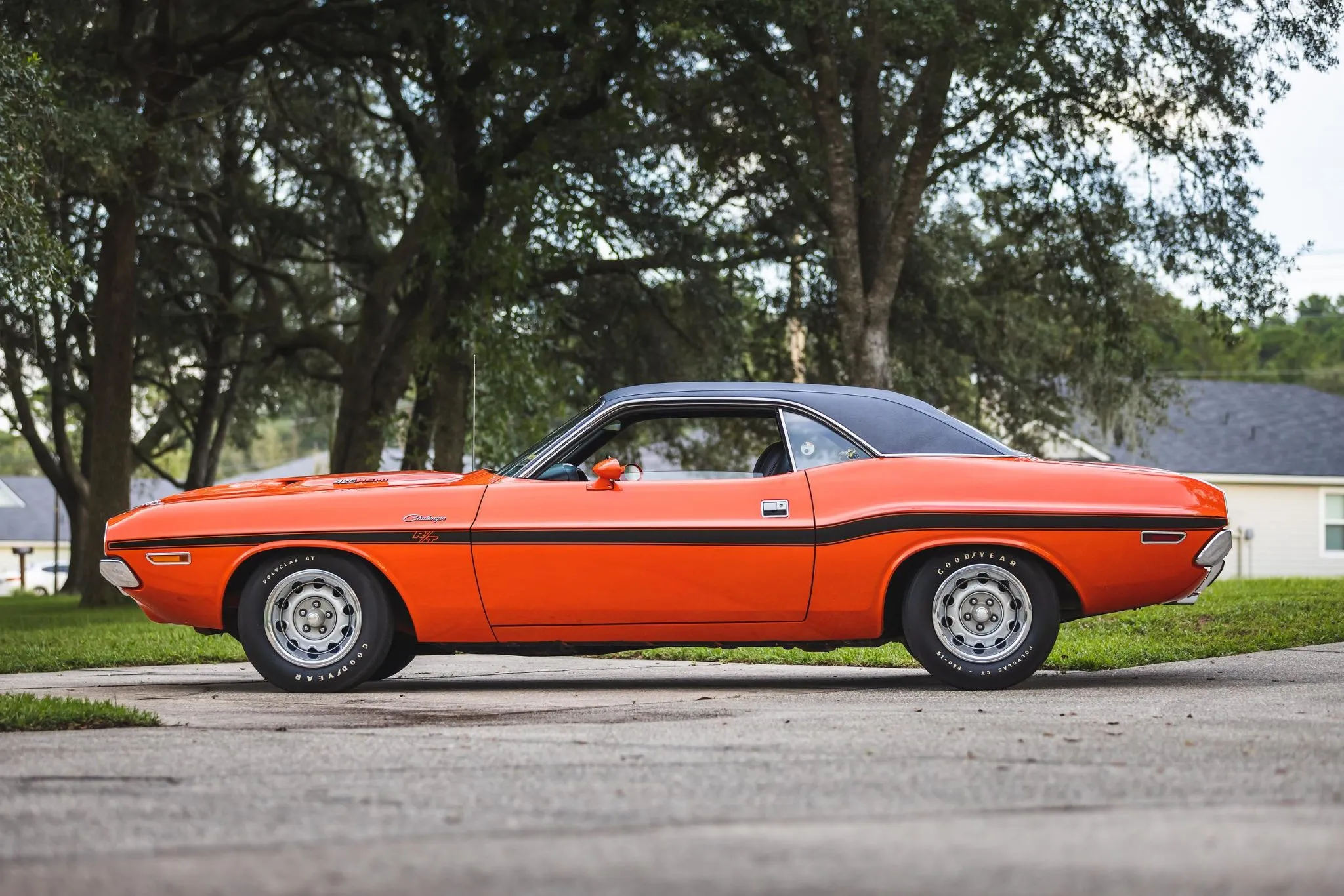 Side profile of the 1970 Dodge Challenger R/T 426 Hemi showcasing Rallye wheels and black side stripes