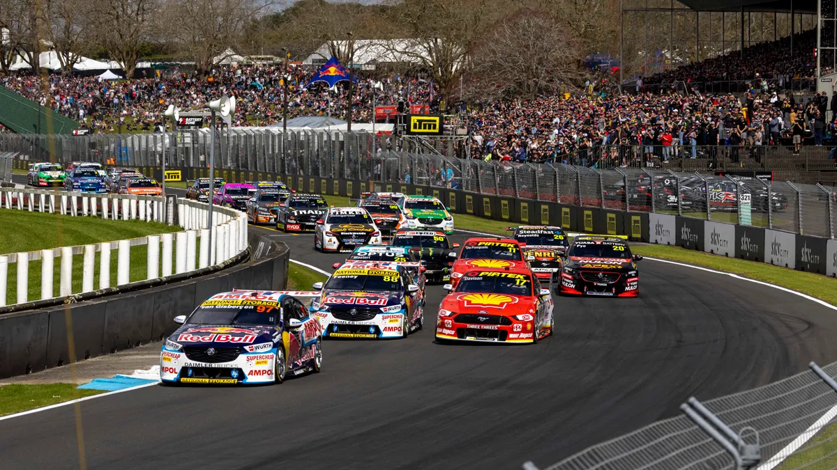 Supercars racing at Pukekohe Park Raceway for the final time in its history