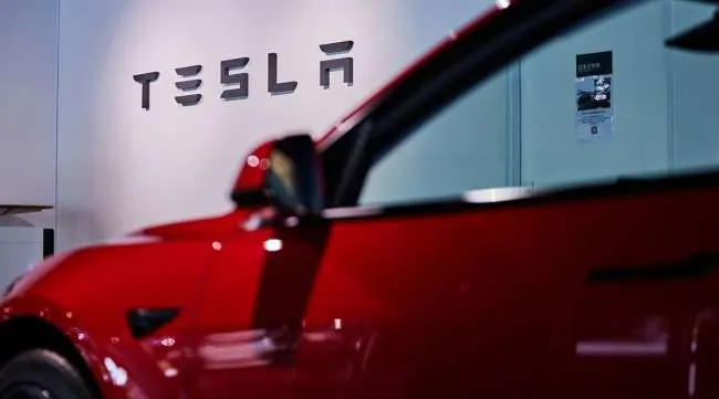 Tesla factory with robots assembling vehicles