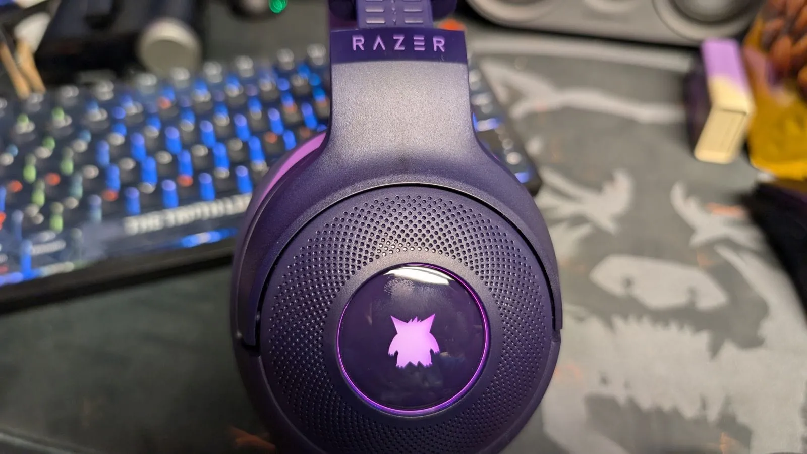 The microphone probably is a bit of a step back, sitting at an above average rating at best. Razer’s HyperClear Cardioid mic does its job, but that’s about it.