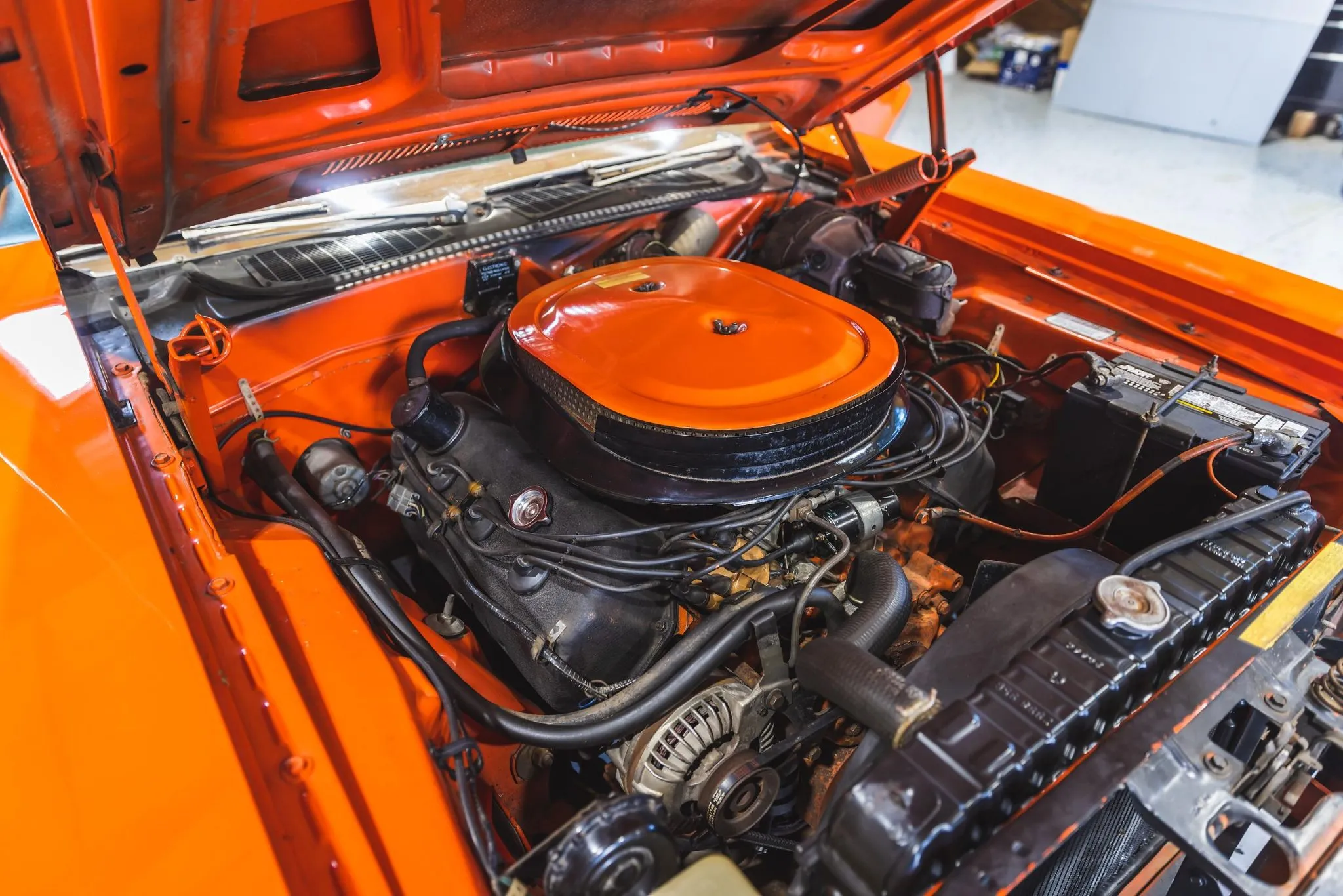 The powerful 426ci Hemi V8 engine with dual four-barrel Carter carburetors in the 1970 Dodge Challenger