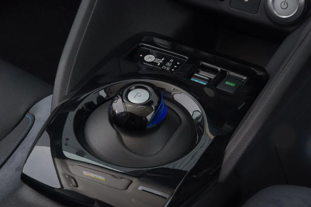 Nissan Leaf ProPILOT Assist engaged