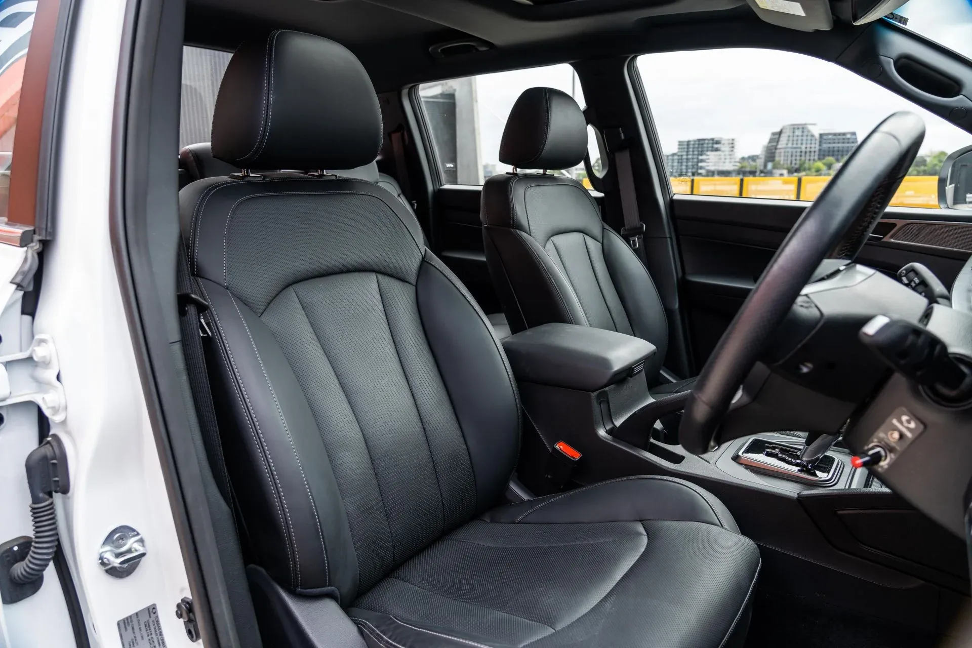 SsangYong Musso XLV Ultimate central display